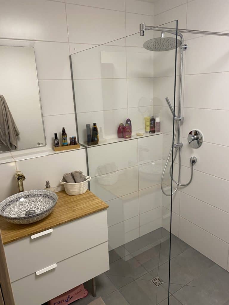Projektbeispiel einer Duschkabine aus Glas