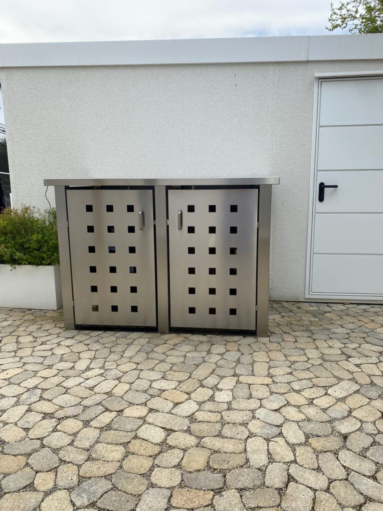 Mülltonnenbox für drei Tonnen