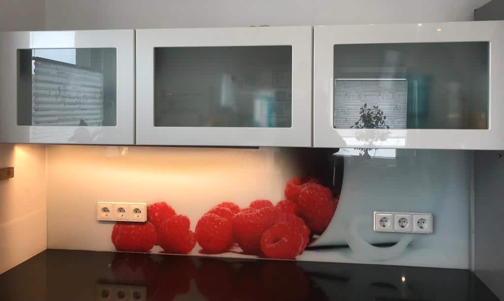 Küchenrückwand aus Glas in Wunschfarbe